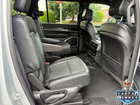 Used 2024 Jeep Wagoneer Series III AWD/4WD image 22