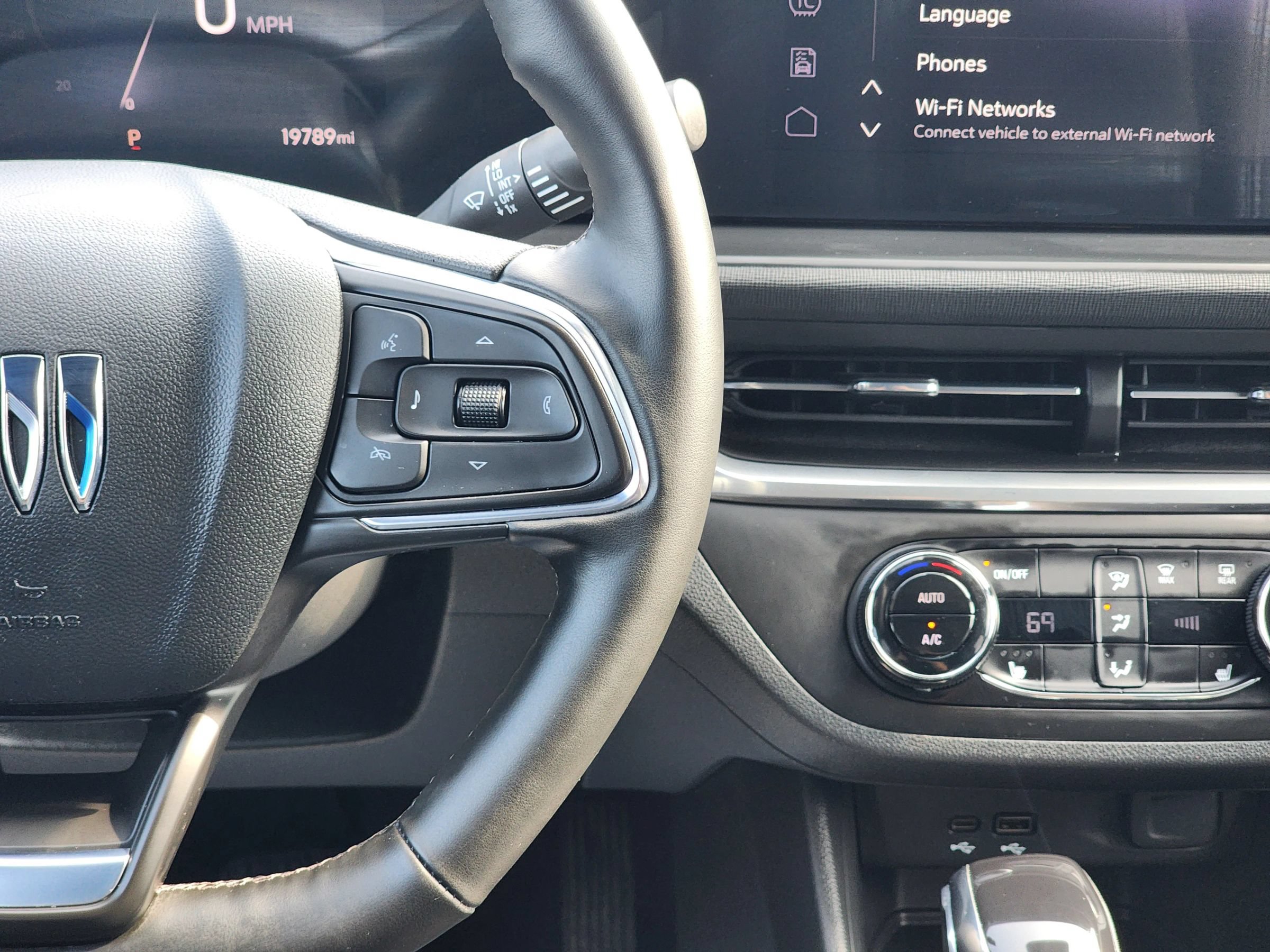 Used 2024 Buick Envista Sport Touring w/ Convenience I Package FWD image 13