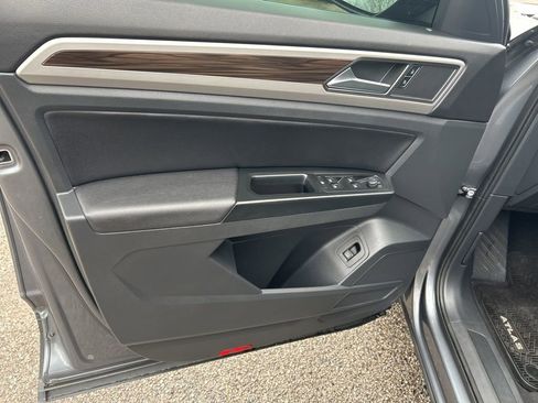 Used 2021 Volkswagen Atlas SE image 17