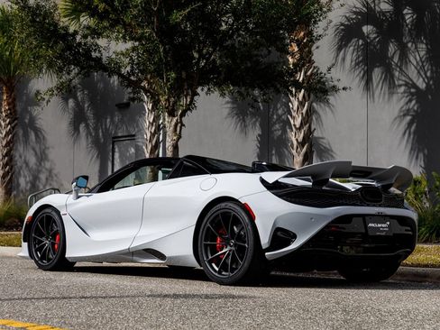 Used 2026 McLaren 750S Spider RWD image 17