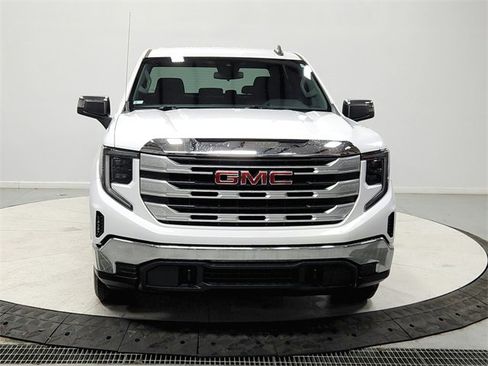 Used 2022 GMC Sierra 1500 SLE image 2