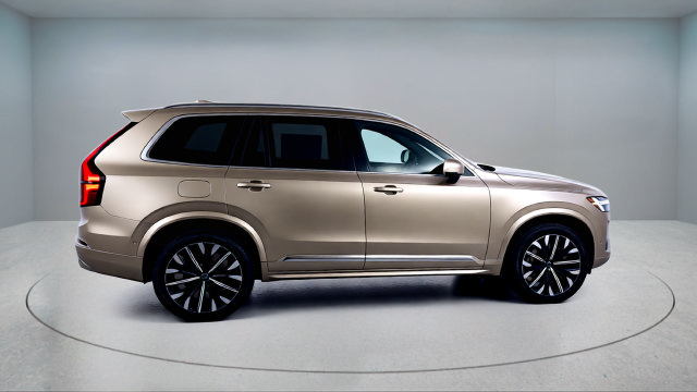New 2026 Volvo XC90 T8 Plus w/ Protection Package Premier AWD/4WD image 8