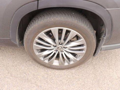 Used 2021 Toyota Highlander Platinum AWD/4WD image 9