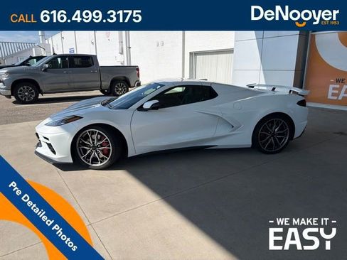 Used 2025 Chevrolet Corvette Stingray Premium Conv w/ Z51 Performance Package RWD image 3