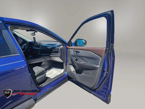 Used 2022 Nissan Rogue SV AWD/4WD image 11