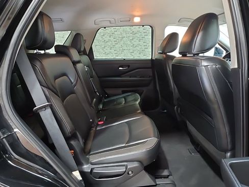 Used 2023 Nissan Pathfinder SL image 10