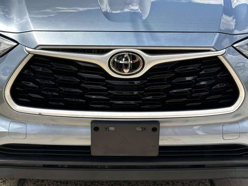 Used 2020 Toyota Highlander XLE AWD/4WD image 9