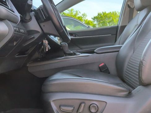 Used 2023 Toyota Camry SE FWD image 8