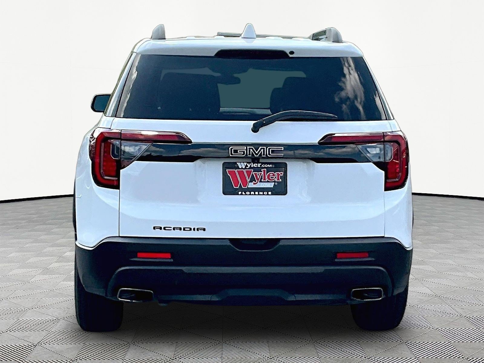 Used 2022 GMC Acadia SLE w/ Driver Convenience Package FWD image 5