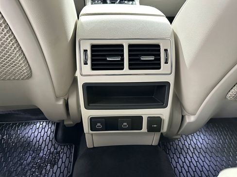 Used 2025 Jaguar F-PACE R-Dynamic S AWD/4WD image 17