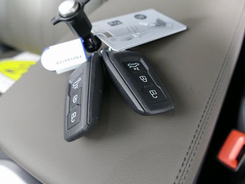 Used 2025 Audi Q5 Premium w/ Convenience Package image 12