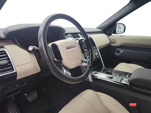 Used 2020 Land Rover Discovery HSE image 10