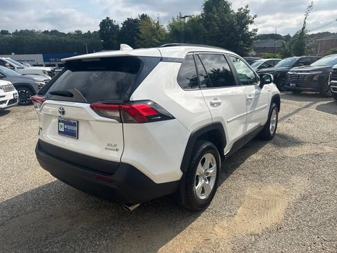 Used 2021 Toyota RAV4 XLE AWD/4WD image 7