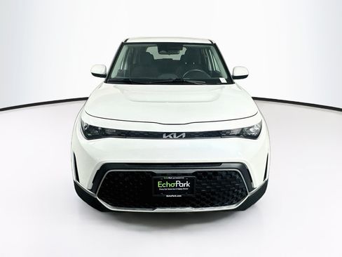 Used 2025 Kia Soul LX w/ LX Technology Package FWD image 2