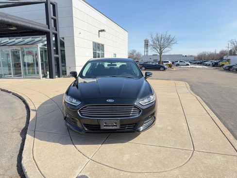 Used 2016 Ford Fusion SE image 2