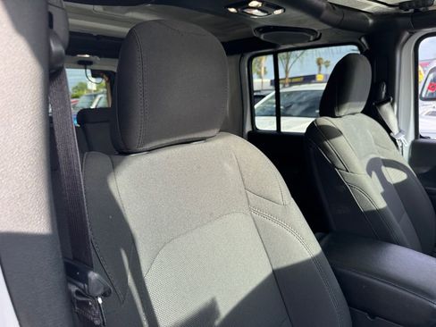 Used 2023 Jeep Wrangler Unlimited image 5