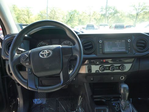 Used 2016 Toyota Tacoma SR image 13