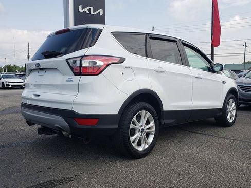 Used 2017 Ford Escape SE AWD/4WD image 3