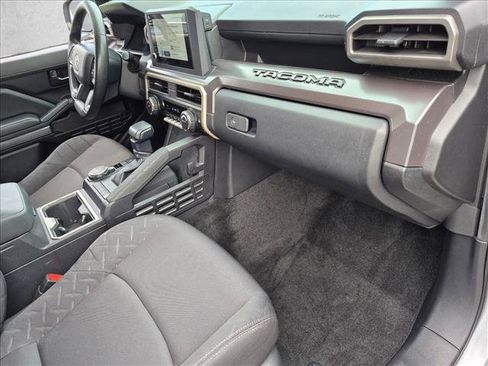 Used 2025 Toyota Tacoma SR5 AWD/4WD image 18
