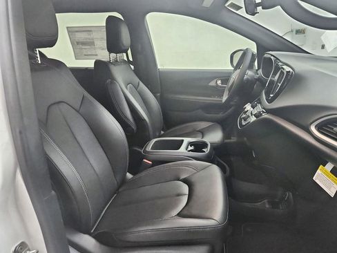 New 2026 Chrysler Voyager LX image 31