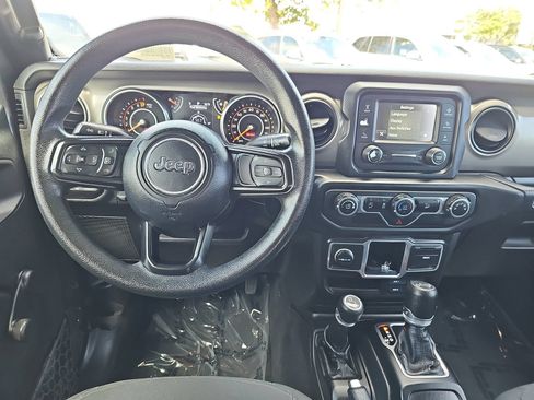 Used 2018 Jeep Wrangler Unlimited Sport AWD/4WD image 16