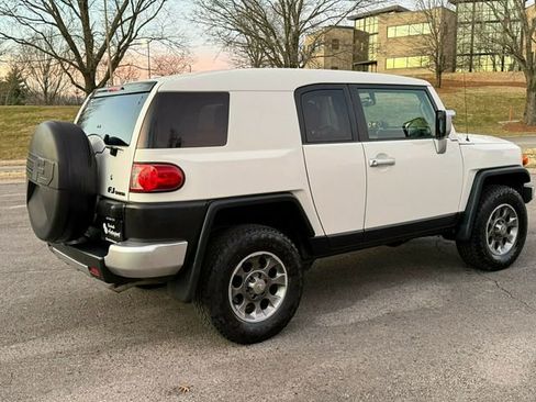 Used 2011 Toyota FJ Cruiser 4WD image 7