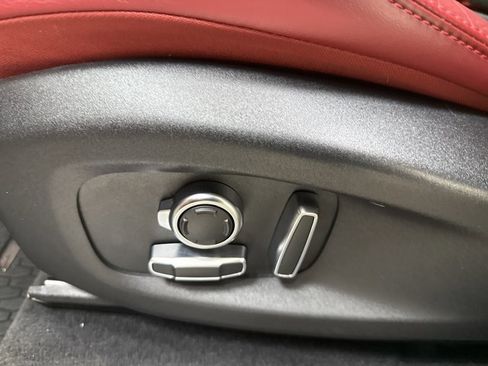 Used 2023 Jaguar F-PACE SVR image 28