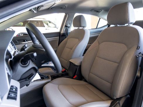 Used 2020 Hyundai Elantra SE image 19