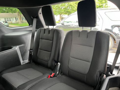 Used 2016 Ford Explorer XLT AWD/4WD image 25
