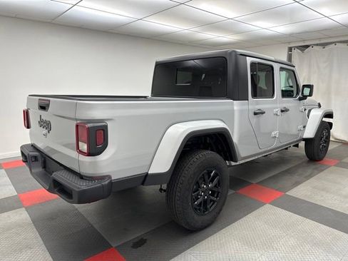 Used 2023 Jeep Gladiator Sport image 6