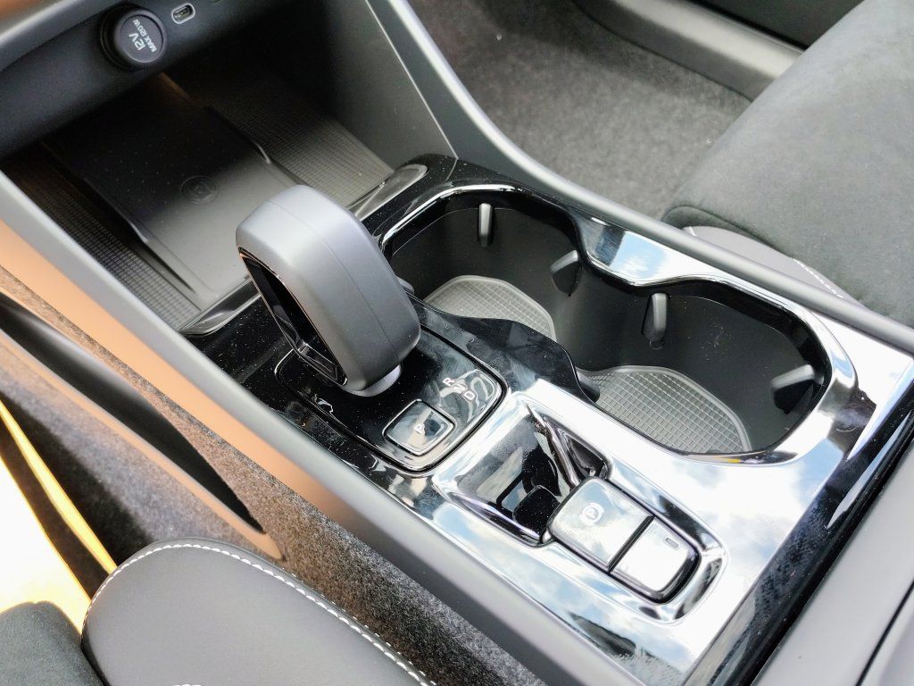 New 2026 Volvo XC40 B5 Ultra w/ Climate Package AWD/4WD image 17
