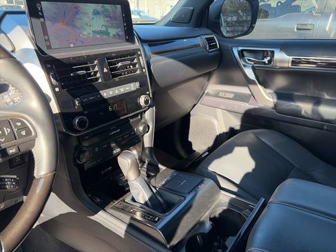 Used 2023 Lexus GX 460 Premium w/ Accessory Package image 16