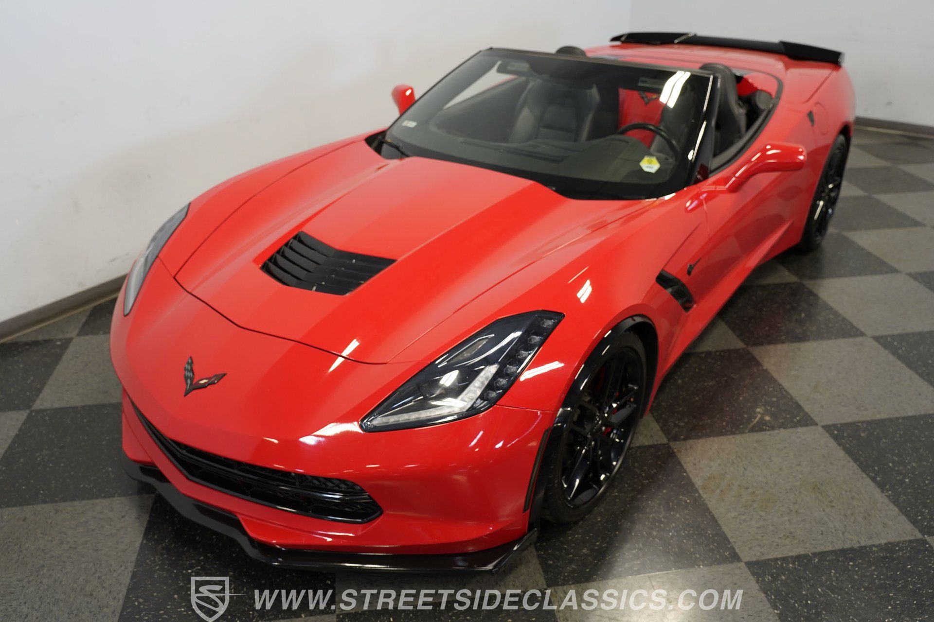 Used 2019 Chevrolet Corvette Stingray Convertible w/ Carbon Flash Badge Package RWD image 21