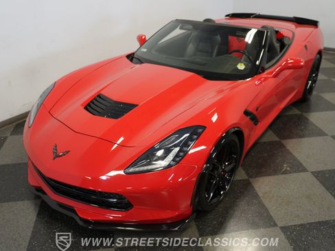 Used 2019 Chevrolet Corvette Stingray Convertible w/ Carbon Flash Badge Package image 21