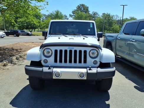 Used 2017 Jeep Wrangler Unlimited Sahara w/ Connectivity Group AWD/4WD image 3