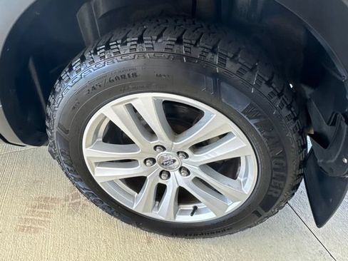 Used 2018 Ford Explorer XLT w/ Equipment Group 202A AWD/4WD image 39