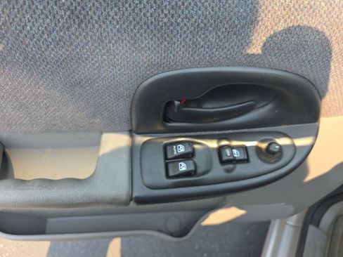 Used 2003 Chevrolet Venture Warner Brothers w/ Security Package FWD image 9