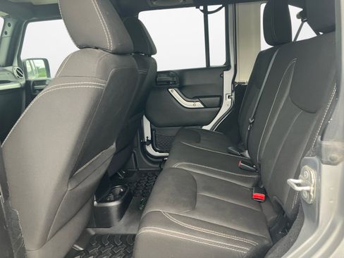 Used 2014 Jeep Wrangler Unlimited Sahara w/ Connectivity Group AWD/4WD image 16
