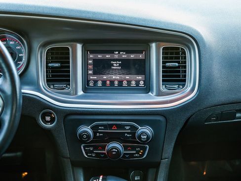 Used 2019 Dodge Charger SXT w/ Leather Interior Group image 11