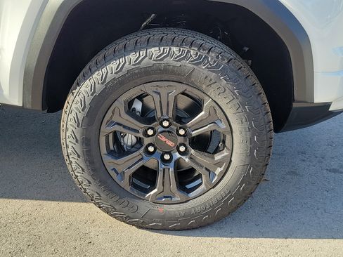 New 2025 GMC Canyon Elevation w/ Convenience Package image 5