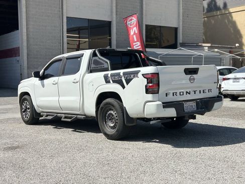 Used 2022 Nissan Frontier SV w/ Graphics Package image 4