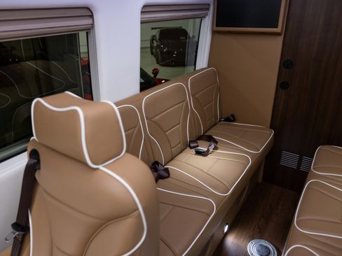 Used 2025 Mercedes-Benz Sprinter 3500 image 32