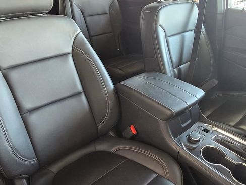 Used 2023 Chevrolet Traverse LT image 13