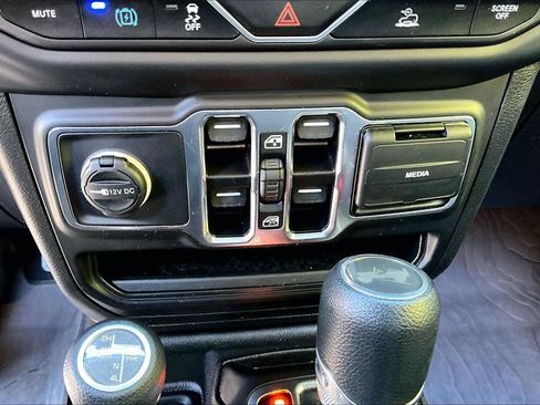 Used 2023 Jeep Wrangler Unlimited w/ Sun & Screen Package AWD/4WD image 32
