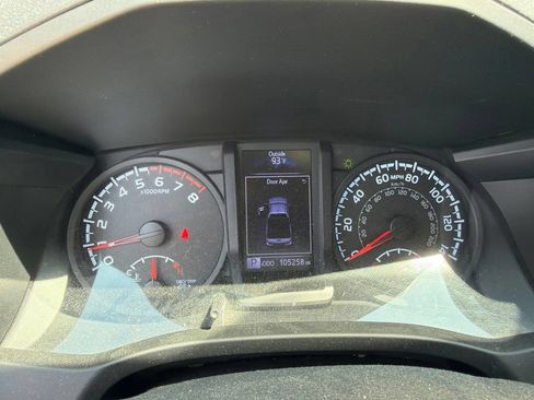 Used 2018 Toyota Tacoma SR w/ SR Convenience Package RWD image 6