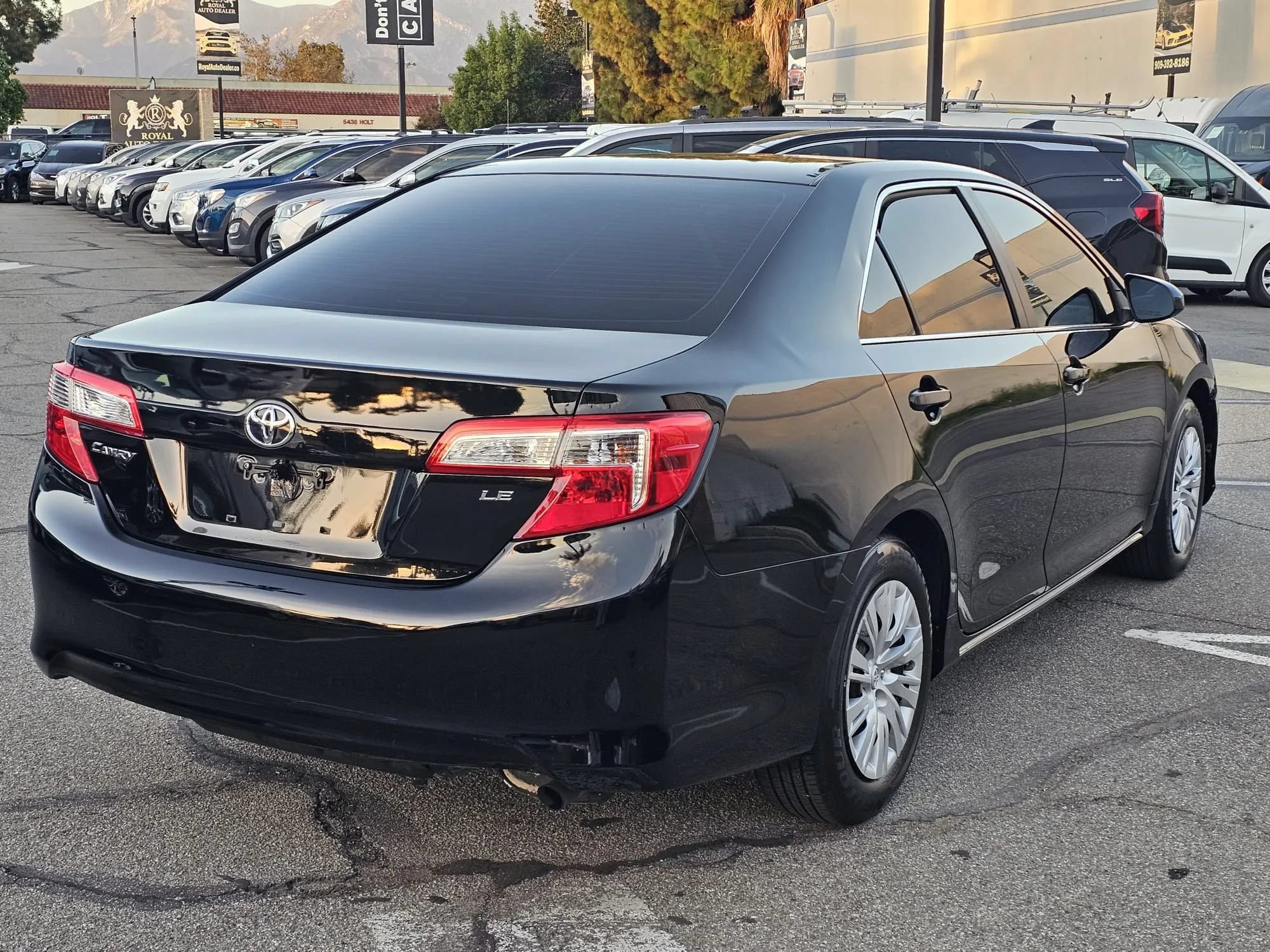 Used 2012 Toyota Camry LE FWD image 5