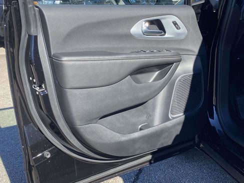 New 2026 Chrysler Pacifica Limited w/ S Appearance Package image 11