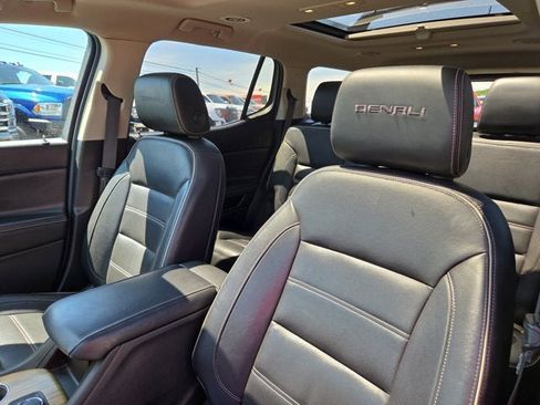 Used 2018 GMC Acadia Denali w/ Technology Package AWD/4WD image 10