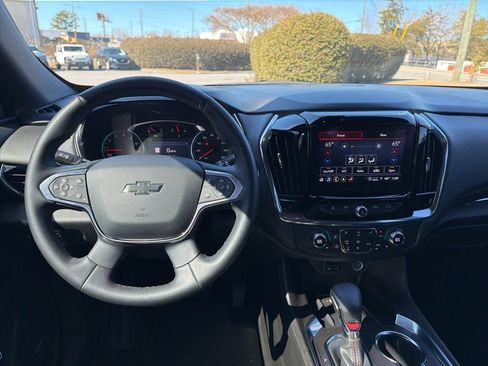 Used 2023 Chevrolet Traverse RS image 29