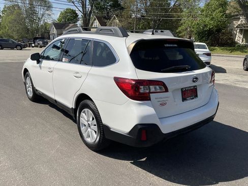 Used 2018 Subaru Outback 2.5i Premium AWD/4WD image 3